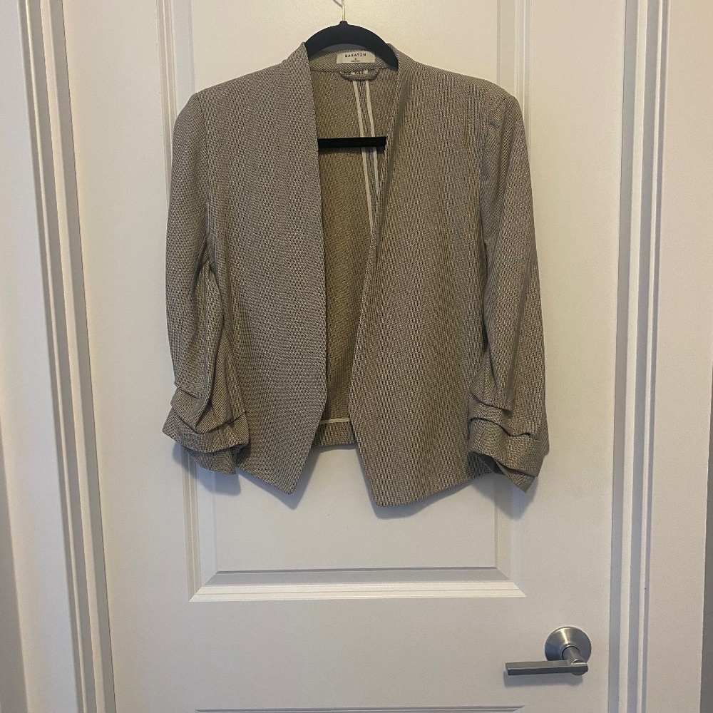 Aritizia Babaton Power Short Blazer - Size 8